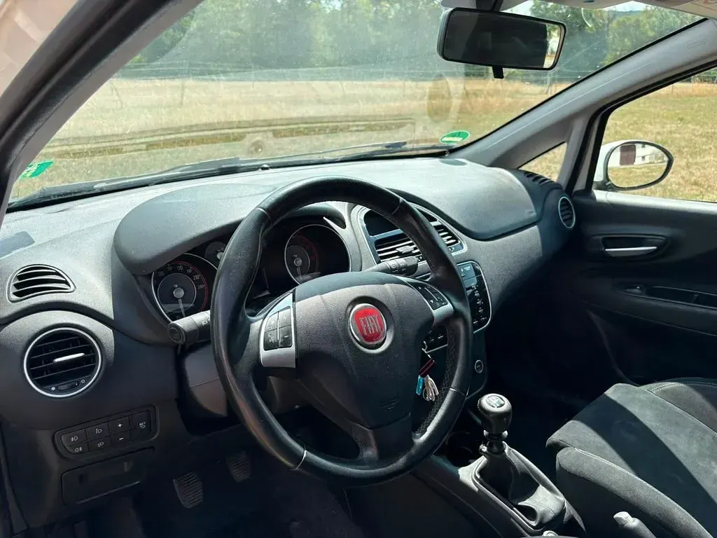 Gebraucht Fiat Punto Lounge 77 PS (56 kW) 2016 Weiß Kleinwagen
