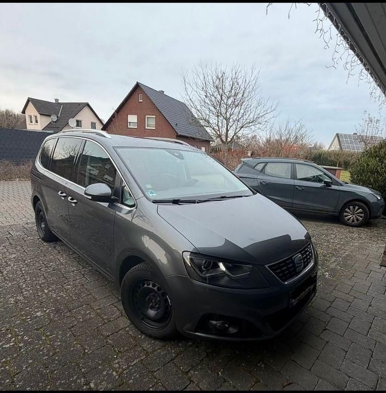 Grau Gebraucht 2020 Seat Alhambra FR-Line Van / Kleinbus | 28.500 € (Fairer Preis) - Bild 1/4