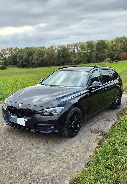 Schwarz Gebraucht 2018 BMW 320 Sport Line Kombi | 13.900 € (Guter Preis) - Bild 1/4