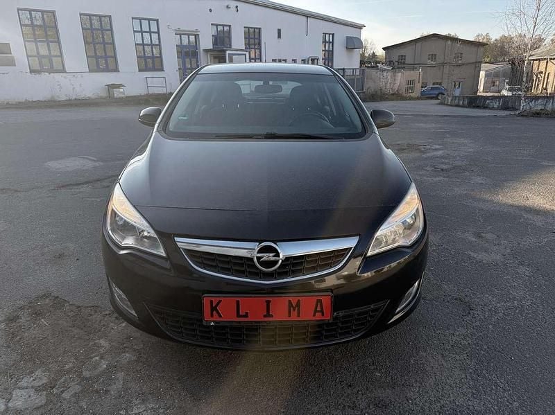 Usata Opel Astra Edition 116 CV (85 kW) 2010 Nero Utilitaria