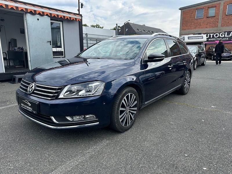 Blau Gebraucht 2014 VW Passat Business Kombi | 8.300 € (Guter Preis) - Bild 1/4