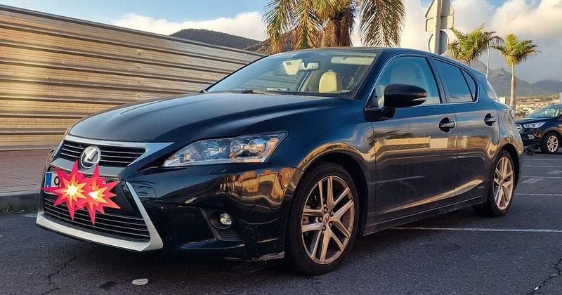 Gebraucht Lexus CT200h Luxury Line 136 PS (100 kW) 2015 Violett Limousine