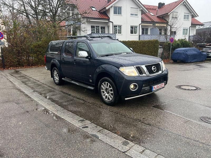 Blau Gebraucht 2015 Nissan Navara Abholung | 13.700 € - Bild 1/4