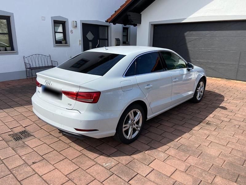 Używany Audi A3 Ambiente 116 KM (85 kW) 2018 Biały Sedan/Limuzyna