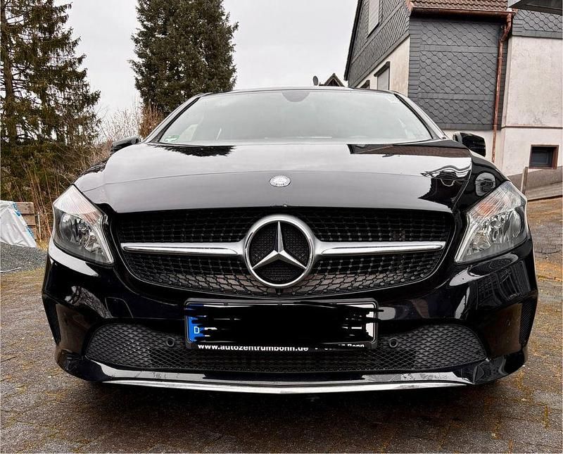 Schwarz Gebraucht 2016 Mercedes A180 Limousine | 12.500 € (Superpreis) - Bild 1/4