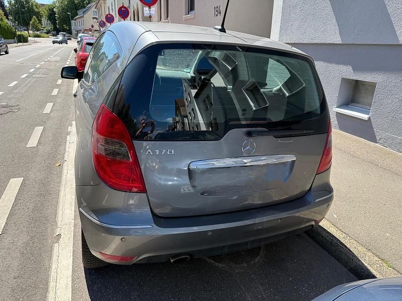 Braun Gebraucht 2004 Mercedes A170 Van / Kleinbus | 2.950 € (Teuer) - Bild 1/4