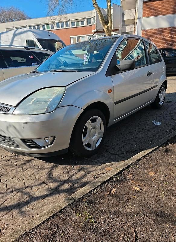 Gebraucht Ford Fiesta 69 PS (50 kW) 2003 Silber Kleinwagen
