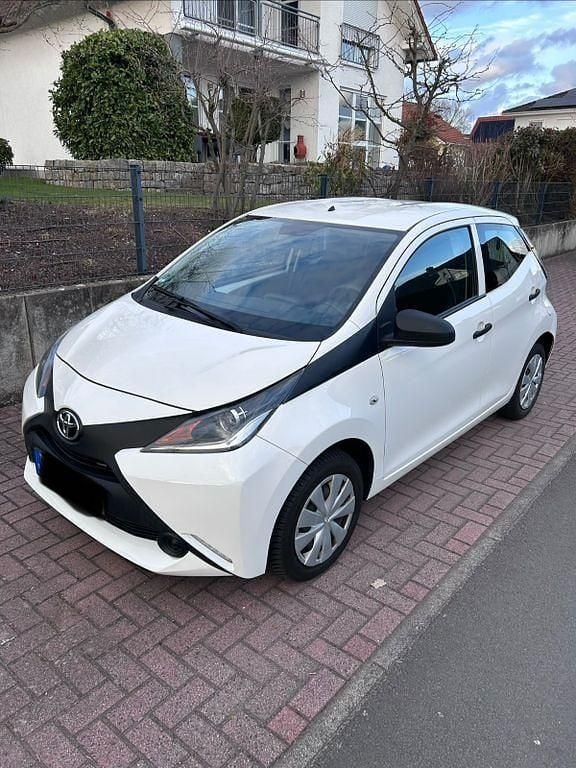 Gebraucht Toyota Aygo 69 PS (50 kW) 2016 Weiß Kleinwagen