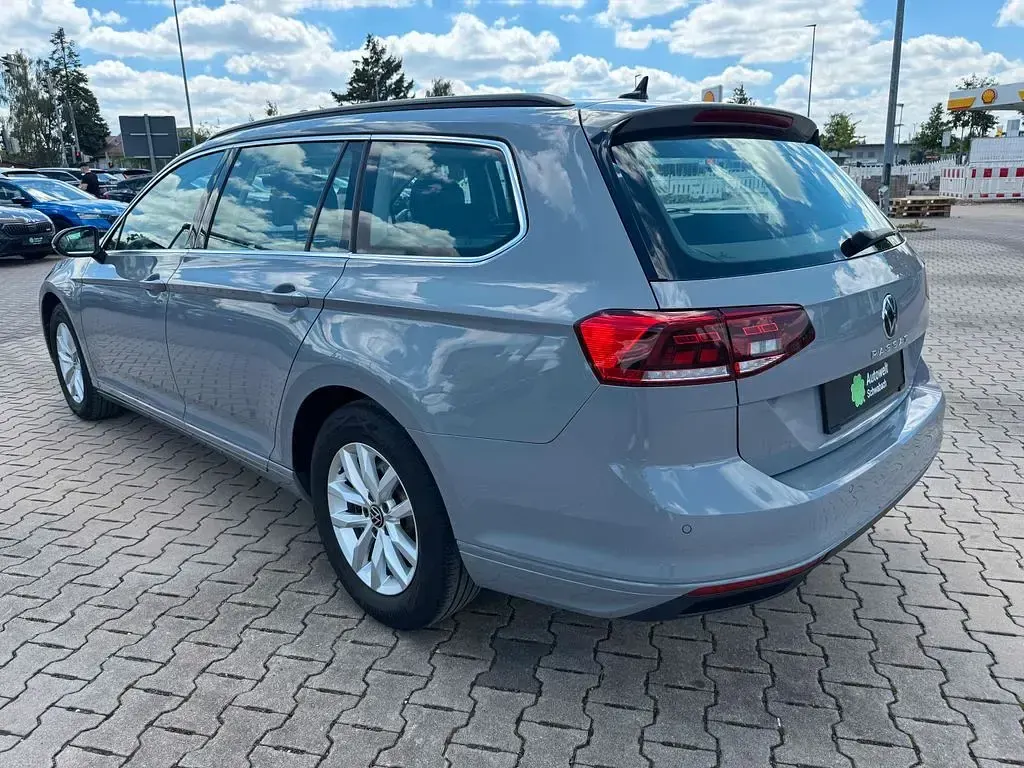 Gebraucht VW Passat Business 150 PS (110 kW) 2023 Mondsteingrau Kombi