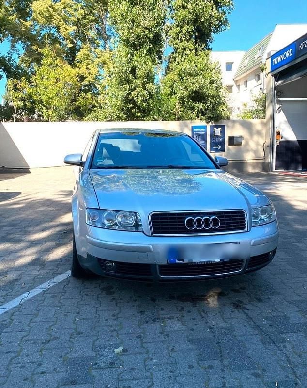 Silber Gebraucht 2002 Audi A4 Limousine | 720 € (Superpreis) - Bild 1/4