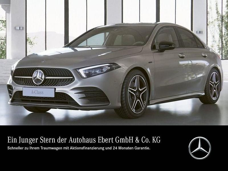 Silber Gebraucht 2020 Mercedes A250 AMG Limousine | 27.880 € (Fairer Preis) - Bild 1/4
