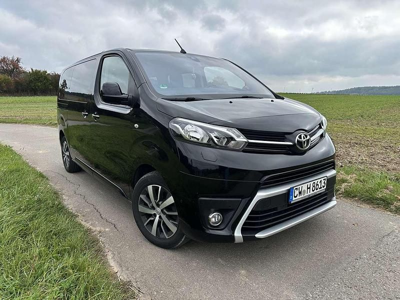 Schwarz Gebraucht 2019 Toyota Proace Comfort Van | 31.500 € (Etwas zu teuer) - Bild 1/4