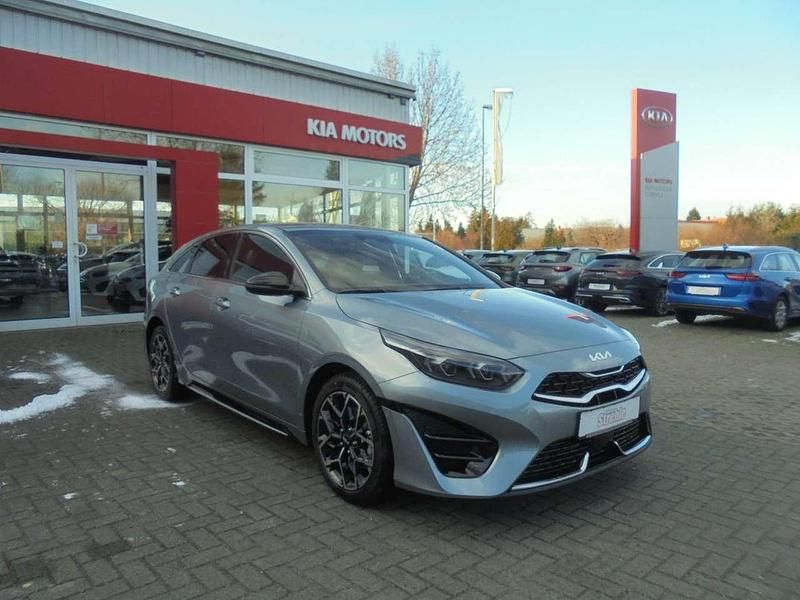 Neu Kia ProCeed GT-Line 140 PS (102 kW) 2025 Lunar silver metallic Kleinwagen