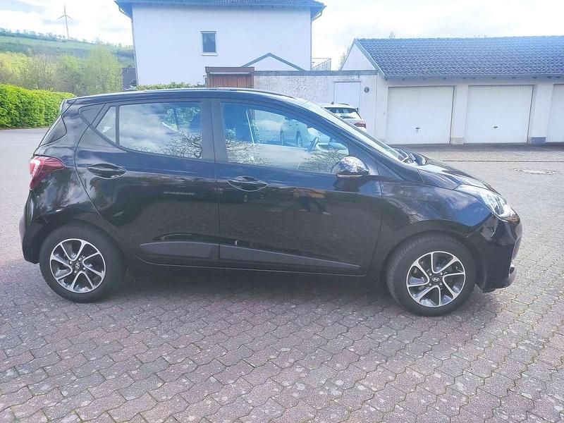 Gebraucht Hyundai i10 Style 87 PS (63 kW) 2017 Schwarz Kleinwagen