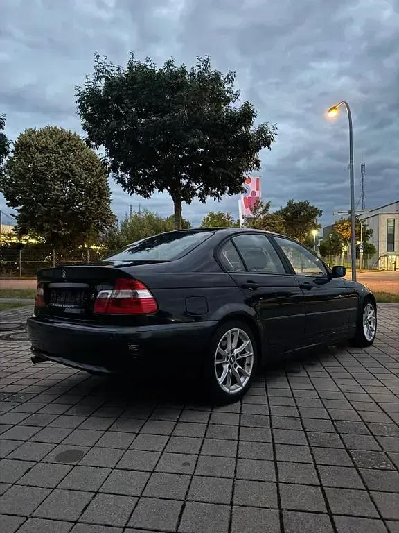 Gebraucht BMW 318 143 PS (105 kW) 2001 Schwarz Limousine