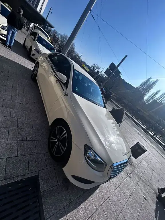 Gebraucht Mercedes E200 150 PS (110 kW) 2018 Gelb Limousine