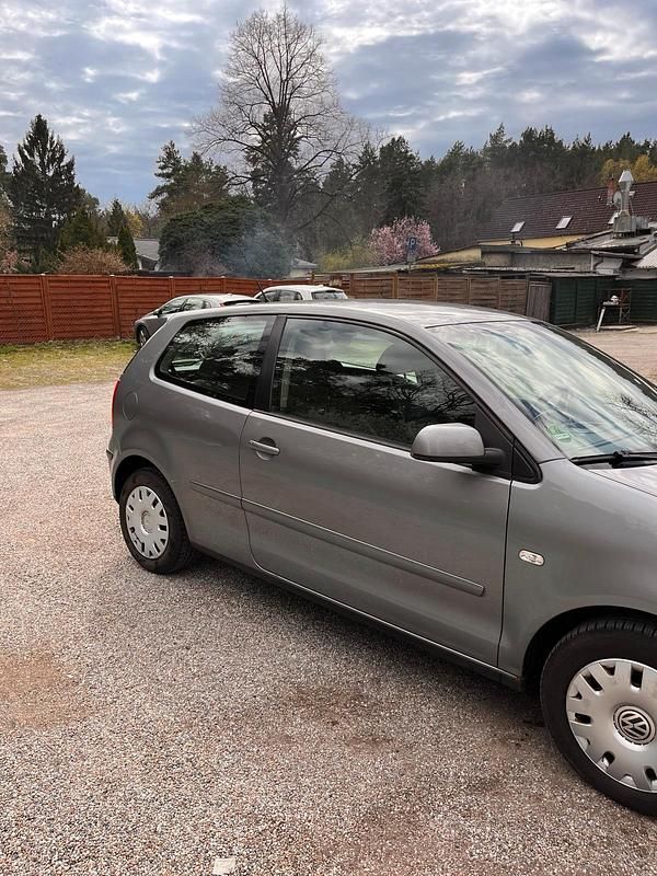 Gebraucht VW Polo 75 PS (55 kW) 2004 Grau Kleinwagen
