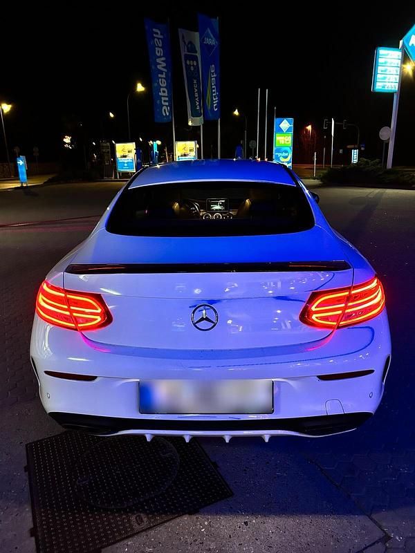 Gebraucht Mercedes C180 AMG line 200 PS (147 kW) 2016 Weiß Coupé