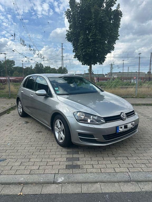 Grau Gebraucht 2013 VW Golf VII Comfortline Limousine | 9.400 € (Fairer Preis) - Bild 1/4