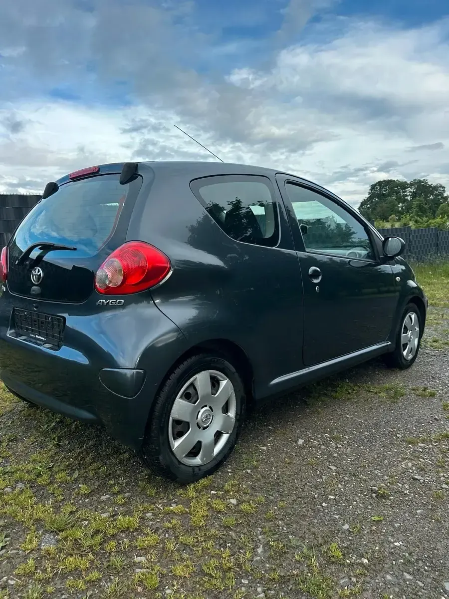 Gebraucht Toyota Aygo 68 PS (50 kW) 2007 Grau Kleinwagen