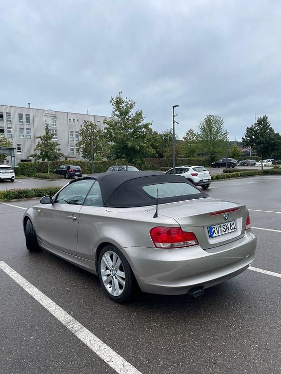 Gebraucht BMW 123 Cabriolet 204 PS (150 kW) 2009 Silber Cabrio