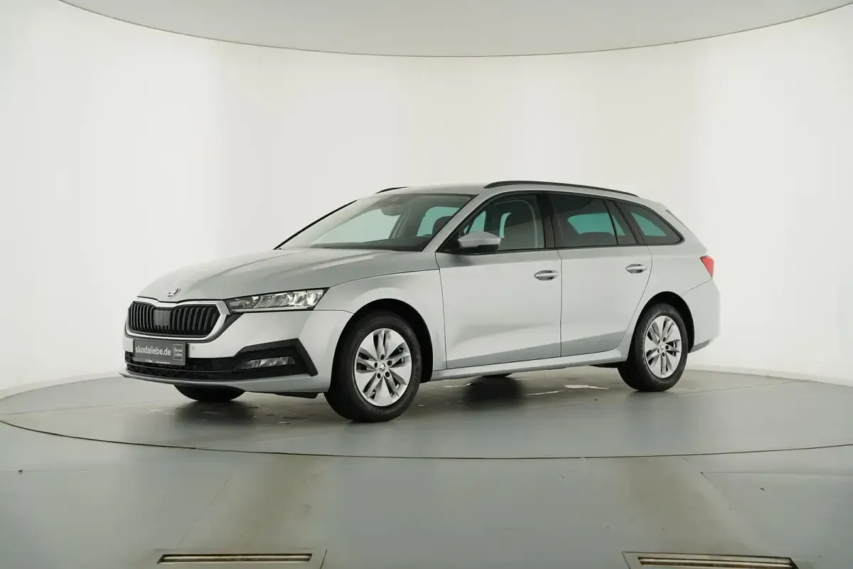 Gebraucht Skoda Octavia Ambition 150 PS (110 kW) 2023 Brilliantsilber metallic Limousine
