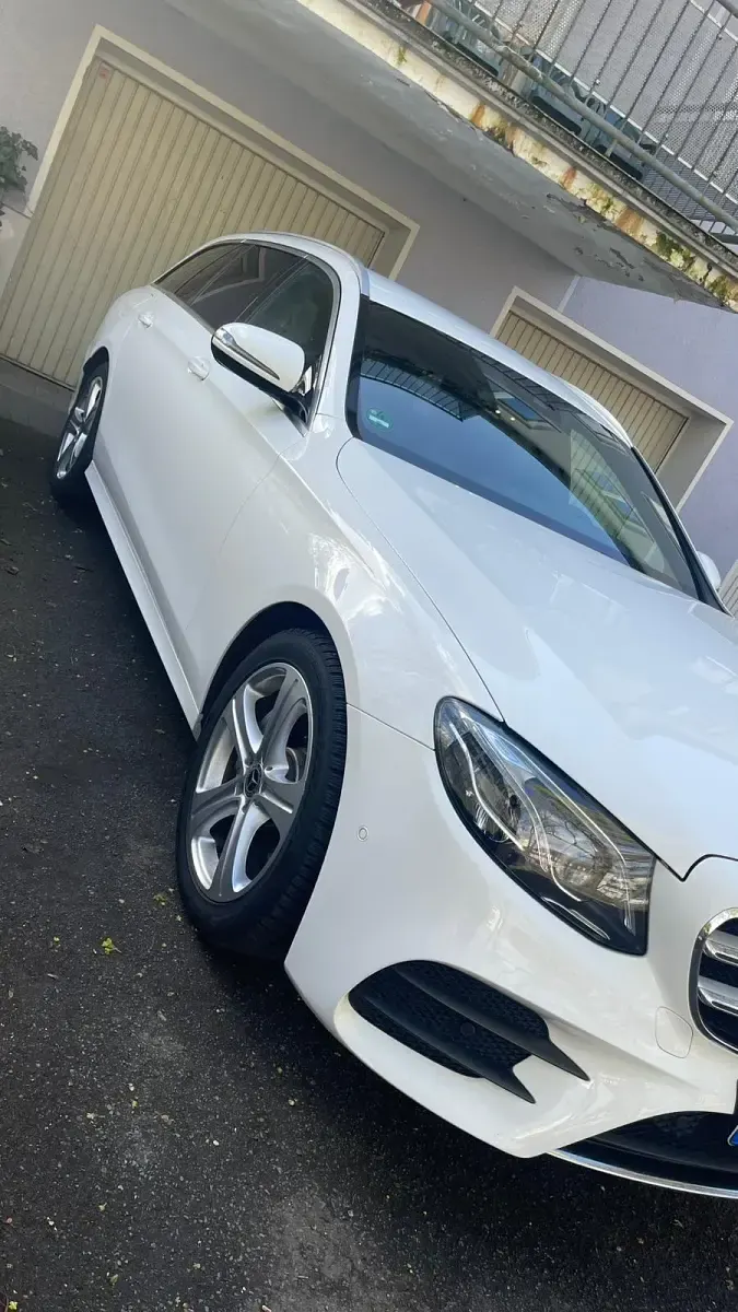 Usado Mercedes E220 AMG line 194 CV (142 kW) 2017 Blanco Familiar