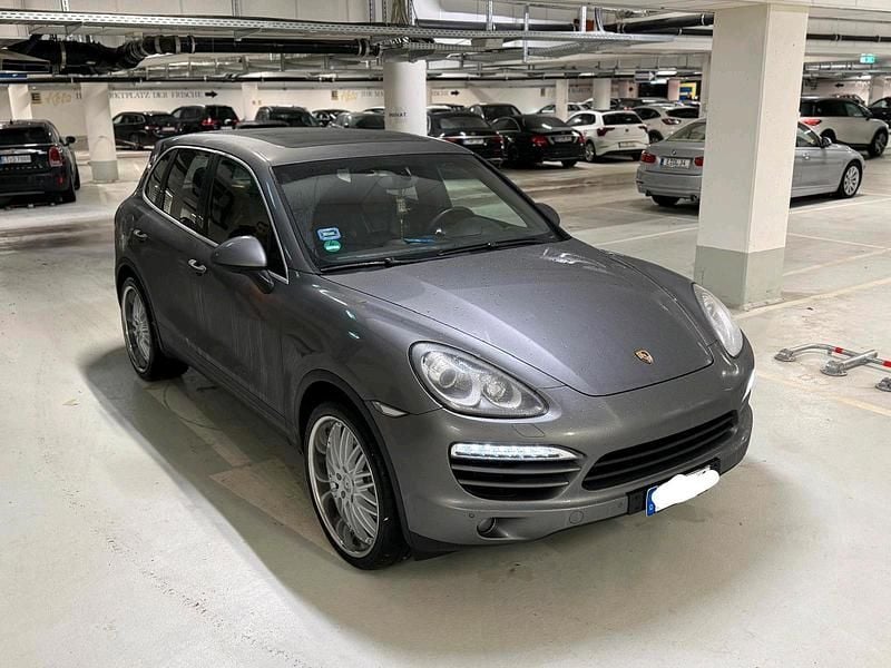 Grau Gebraucht 2011 Porsche Cayenne SUV | 15.000 € (Guter Preis) - Bild 1/4