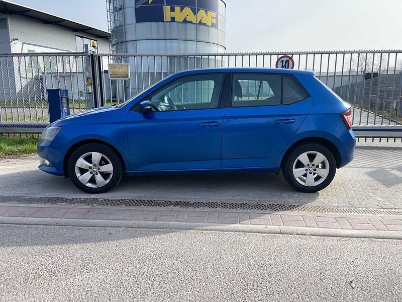 Gebraucht Skoda Fabia Style 75 PS (55 kW) 2016 Blau Kleinwagen