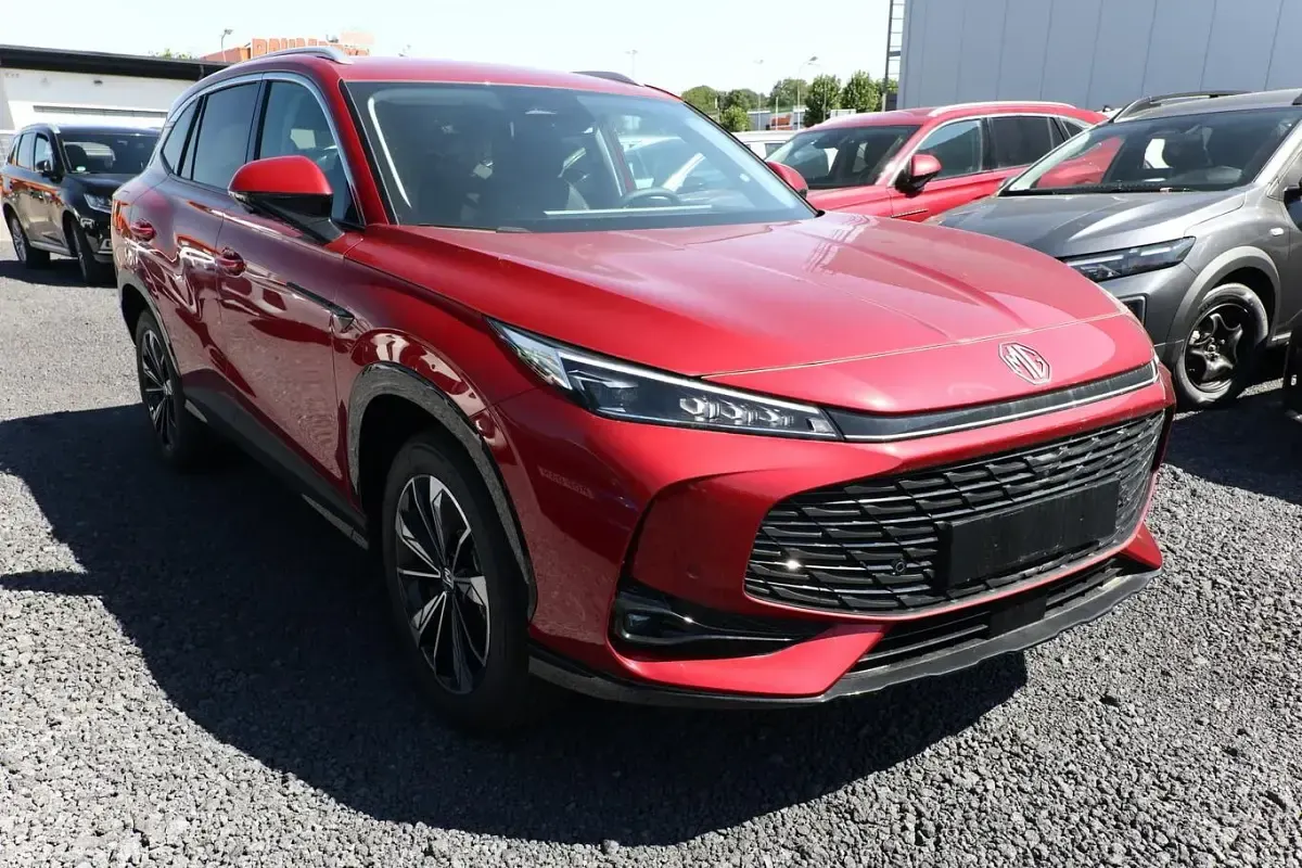 Neu MG HS Luxury 224 PS (164 kW) 2026 Diamond red metallic SUV