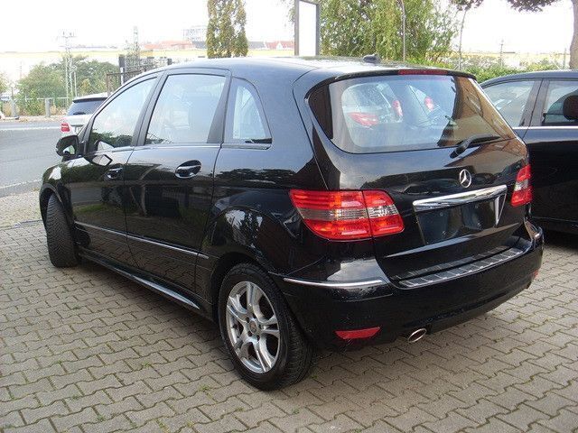 Gebraucht Mercedes B200 136 PS (100 kW) 2010 Schwarz Van / Kleinbus