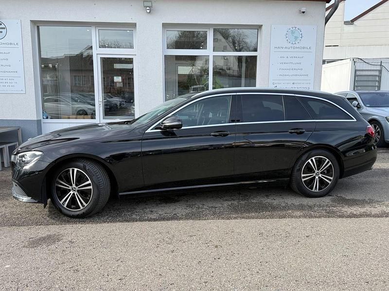 Gebraucht Mercedes E220 200 PS (147 kW) 2022 Schwarz  unilack Kombi