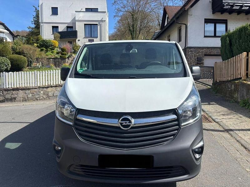 Gebraucht Opel Vivaro 95 PS (69 kW) 2019 Weiß Van / Kleinbus