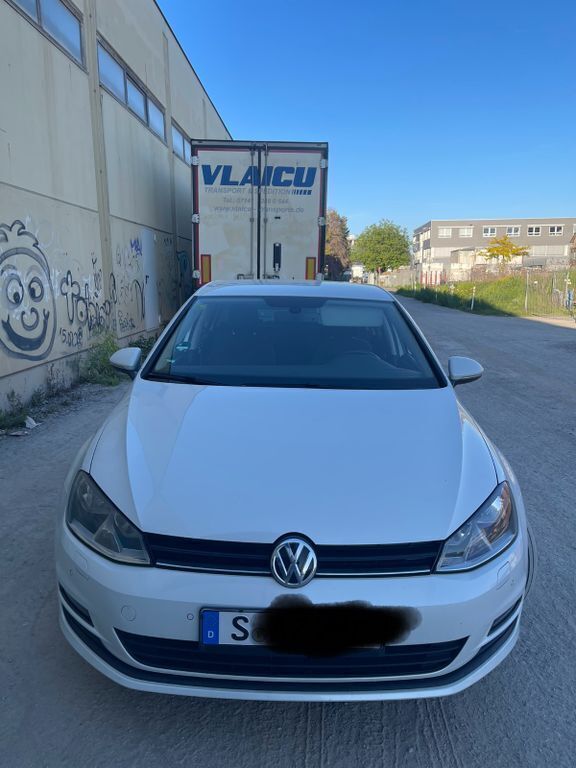 Weiß Gebraucht 2013 VW Golf VII Comfortline Limousine | 12.900 € (Etwas zu teuer) - Bild 1/4