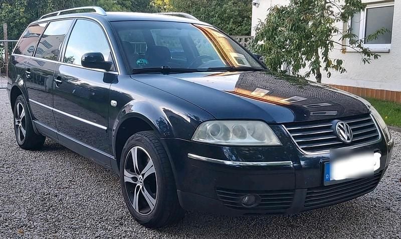Blau Gebraucht 2002 VW Passat Kombi | 1.990 € (Guter Preis) - Bild 1/4