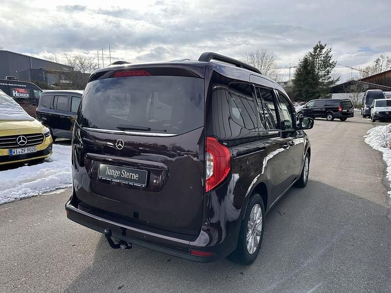 Gebraucht Mercedes T180 Progressive 116 PS (85 kW) 2024 Rot Van / Kleinbus