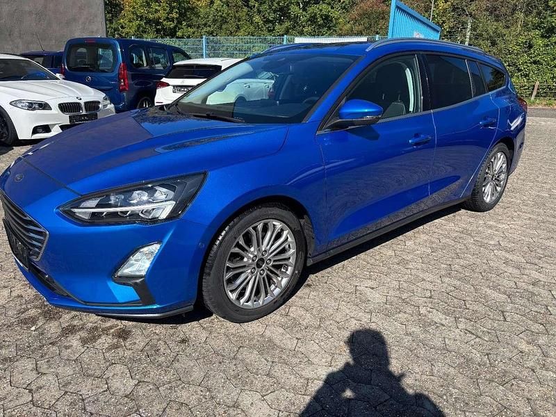 Blau Gebraucht 2020 Ford Focus Titanium Kombi | 15.900 € (Fairer Preis) - Bild 1/4