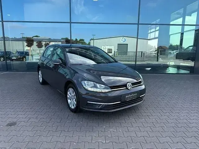 Gebraucht VW Golf VII Comfortline 116 PS (85 kW) 2019 Grau Limousine