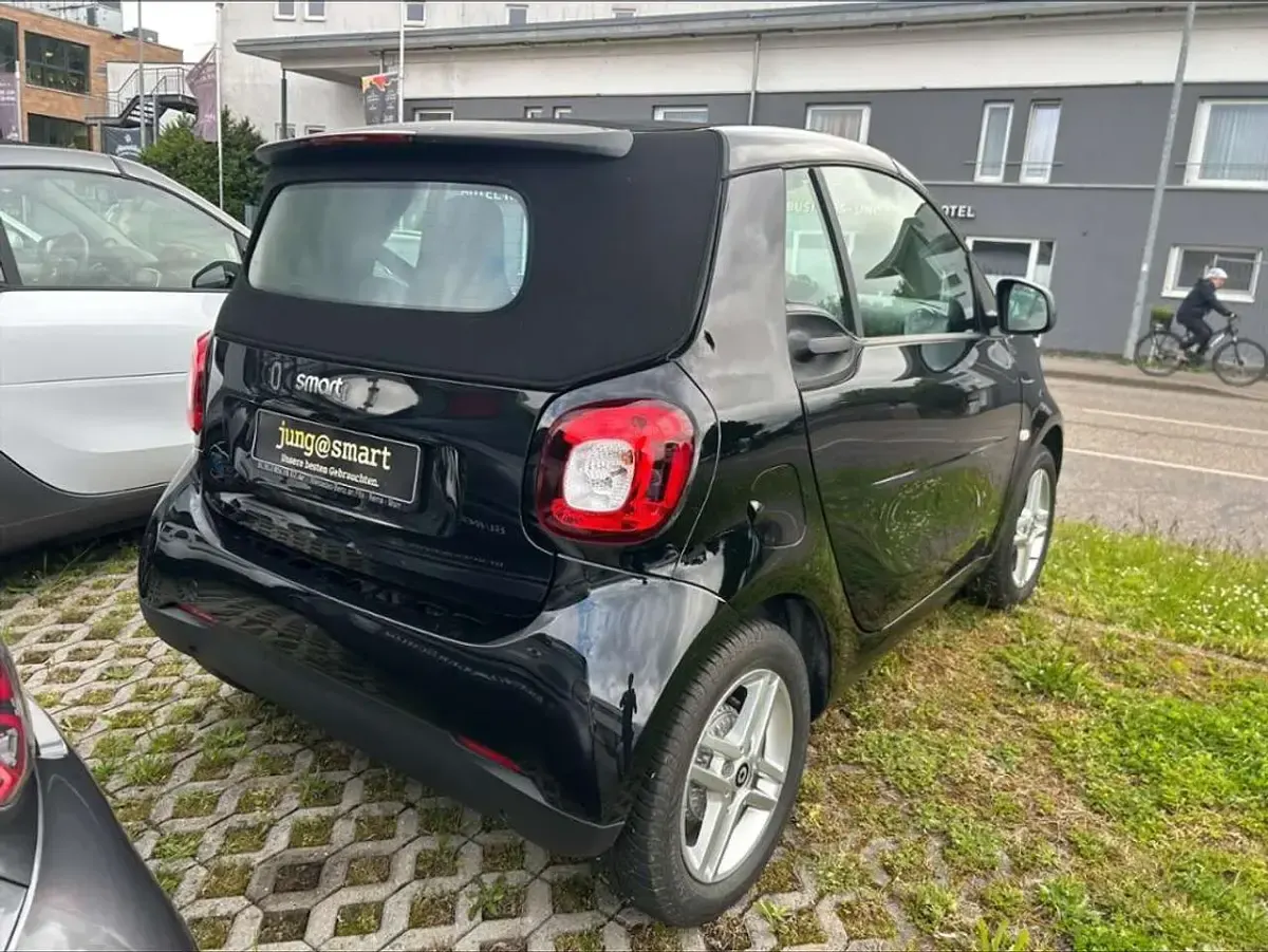 Gebraucht Smart ForTwo Electric Drive Pure 60 kW (82 PS) 2023 Schwarz Cabrio