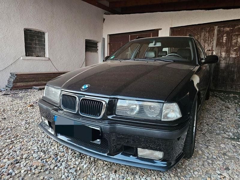 Schwarz Gebraucht 1998 BMW 323 Sport Line Kombi | 15.000 € - Bild 1/4