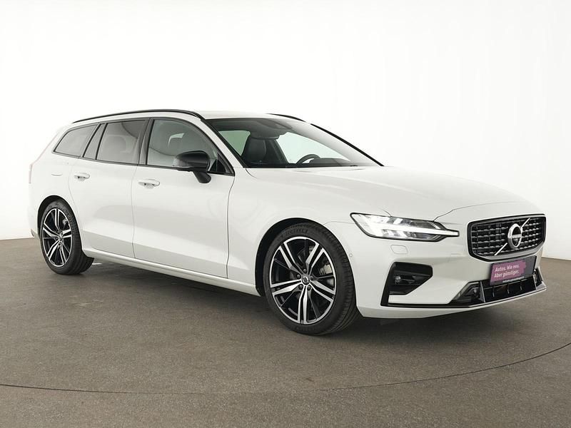 Gebraucht Volvo V60 R-Design 250 PS (183 kW) 2022 Crystal white Kombi