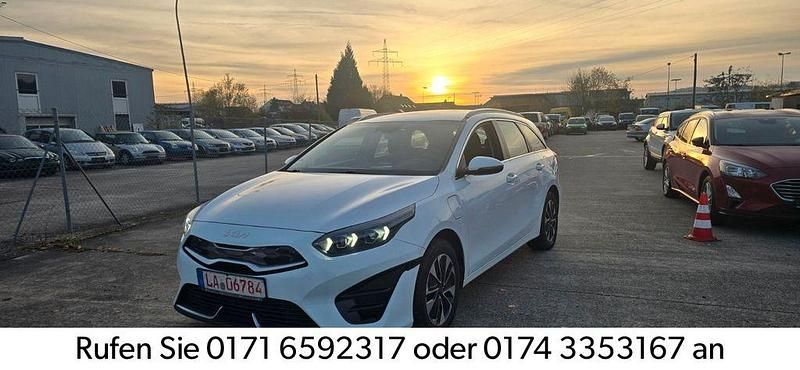 Weiß Gebraucht 2022 Kia Ceed Sportswagon Kombi | 15.790 € (Guter Preis) - Bild 1/4