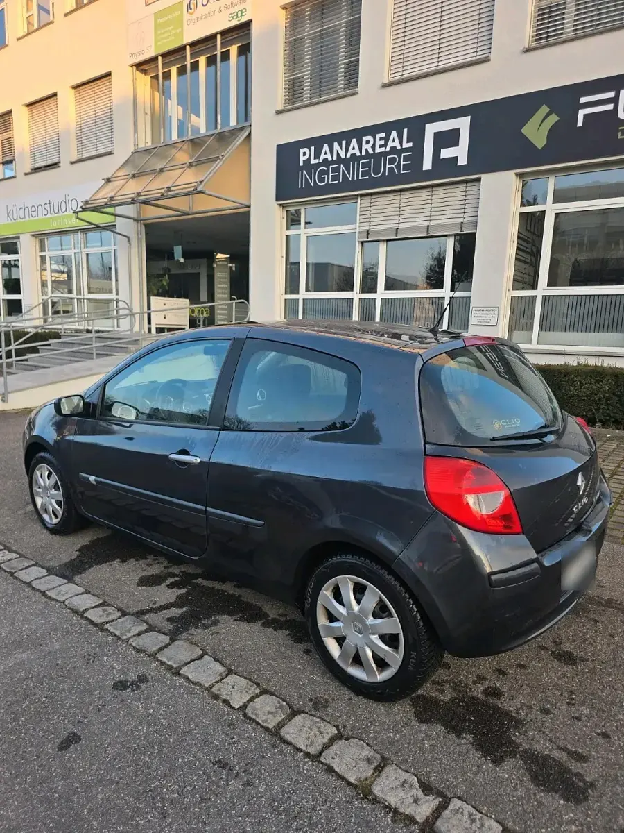 Gebraucht Renault Clio 88 PS (64 kW) 2006 Grau Kleinwagen