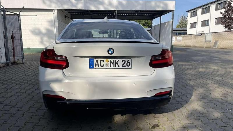 Weiß Gebraucht 2014 BMW 220 M Sport Coupé | 13.899 € (Teuer) - Bild 1/4