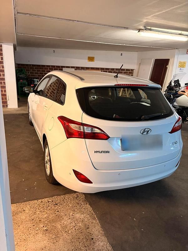 Gebraucht Hyundai i30 110 PS (80 kW) 2013 Weiß Kombi