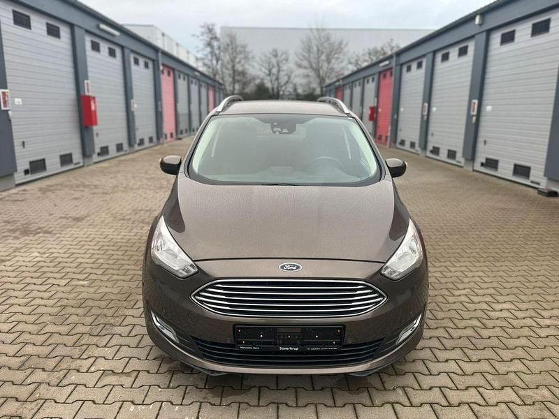 Caribou Gebraucht 2018 Ford Grand C-Max Titanium Van / Kleinbus | 8.899 € (Fairer Preis) - Bild 1/4