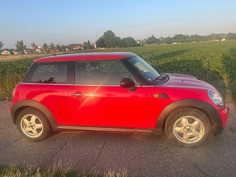 Rot Gebraucht 2009 Mini ONE Chili Kleinwagen | 3.800 € (Fairer Preis) - Bild 1/4