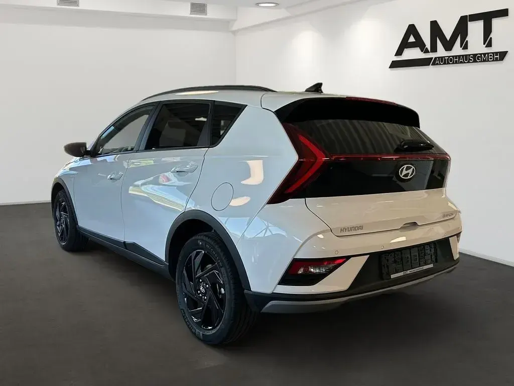 Neu Hyundai Bayon Blackline 90 PS (66 kW) 2026 Atlas white / sol SUV