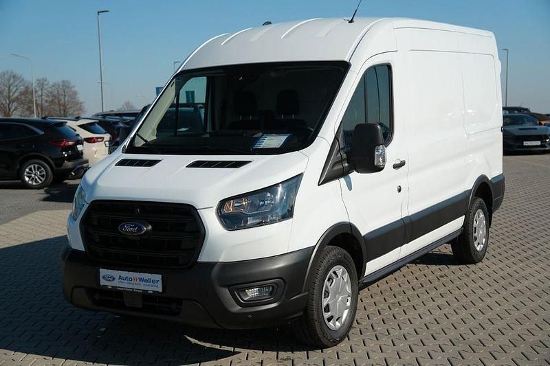 Gebraucht Ford Transit Trend 131 PS (96 kW) 2022 Weiß Van / Kleinbus