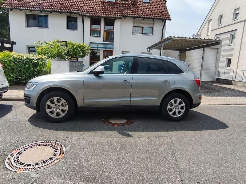 Grau Gebraucht 2009 Audi Q5 Comfort SUV | 9.900 € (Superpreis) - Bild 1/4